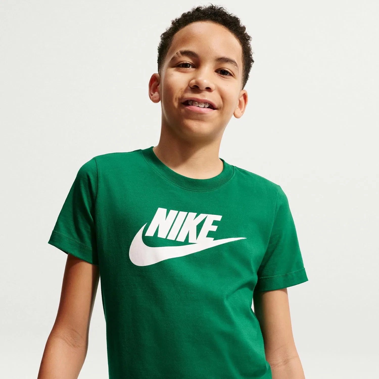 Футболка Nike Sportswear Club с большим логотипом, малахит — фото 3