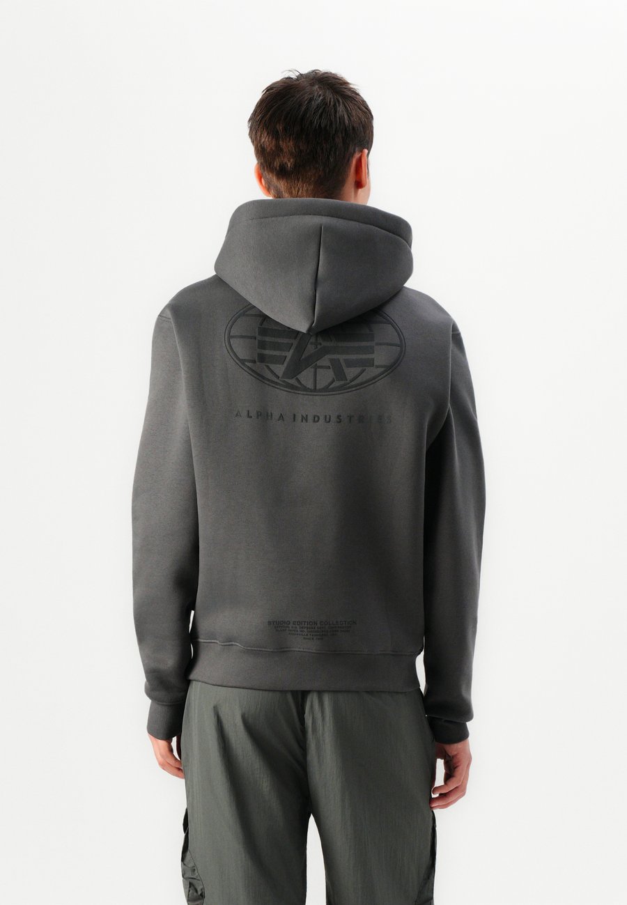 

Толстовка Alpha Industries WORLD LOGO HOODIE UNISEX, Vintage Grey/Grey