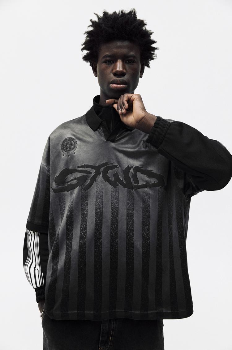 

Полосатая футболка с воротником-поло Pull And Bear, черный