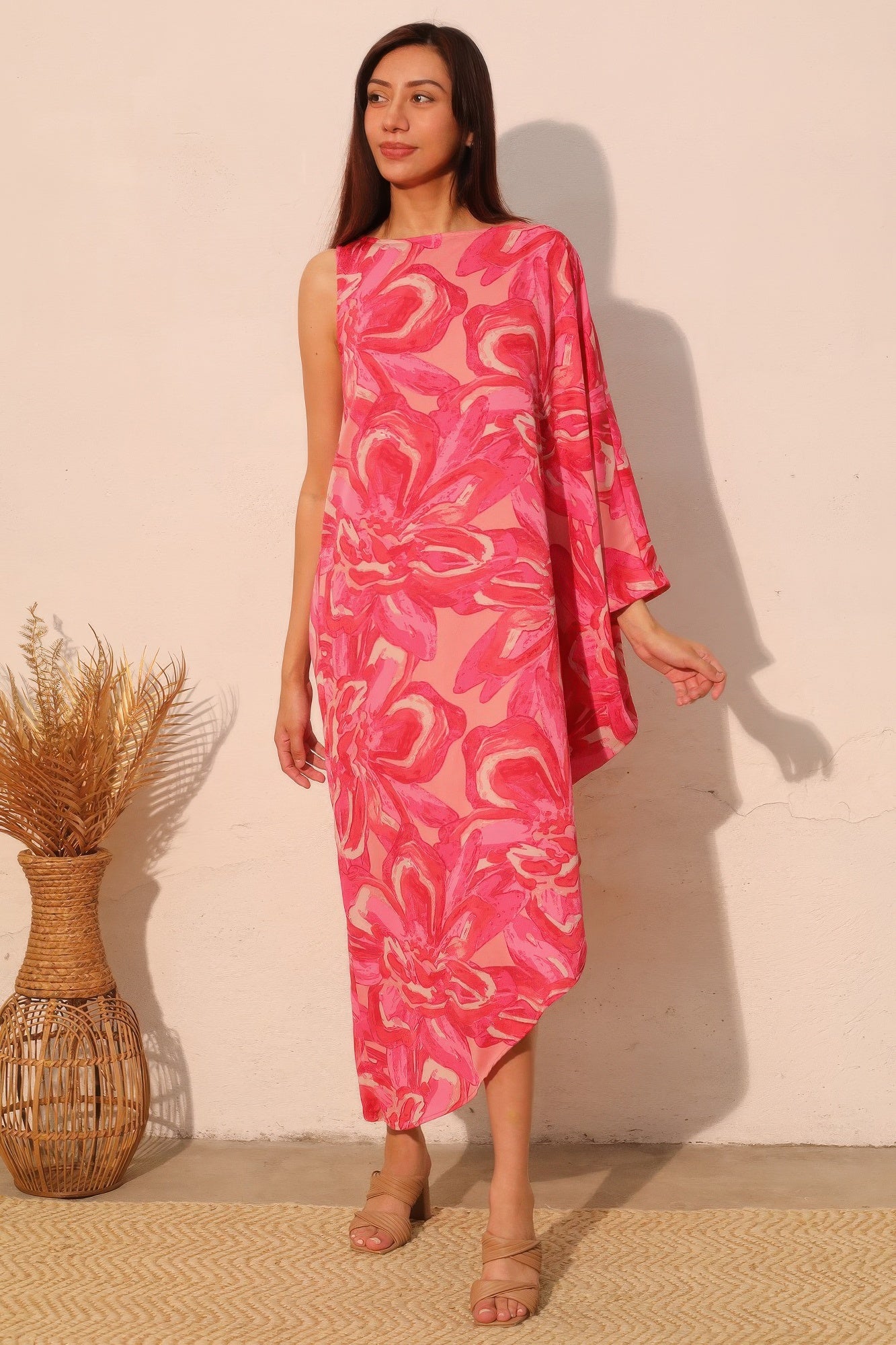 

Платье Chasing Petals с одним рукавом TRUEDAMES, розовый