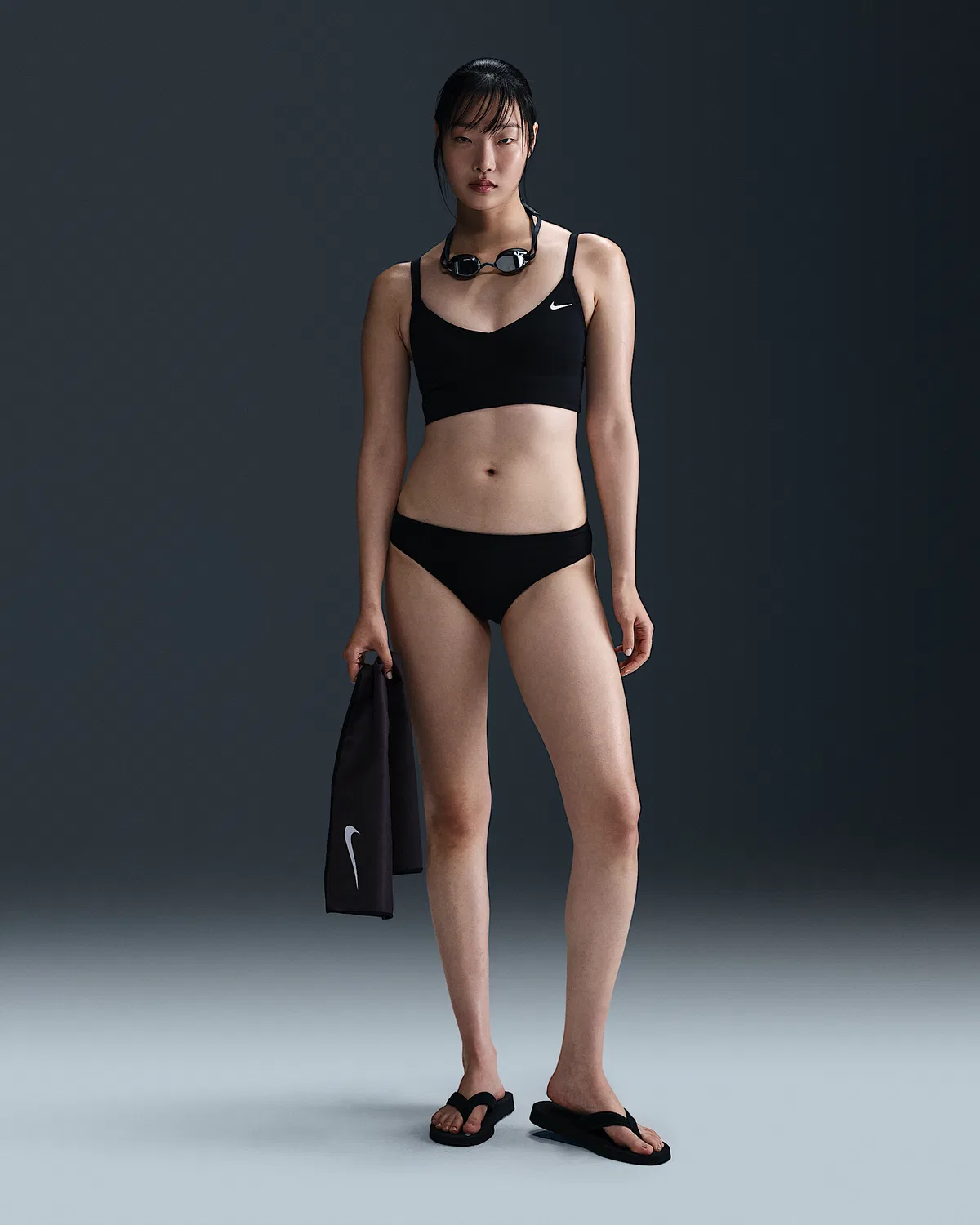 Женский V-образный топ Nike Swim Effortless Essential, Black — фото 4