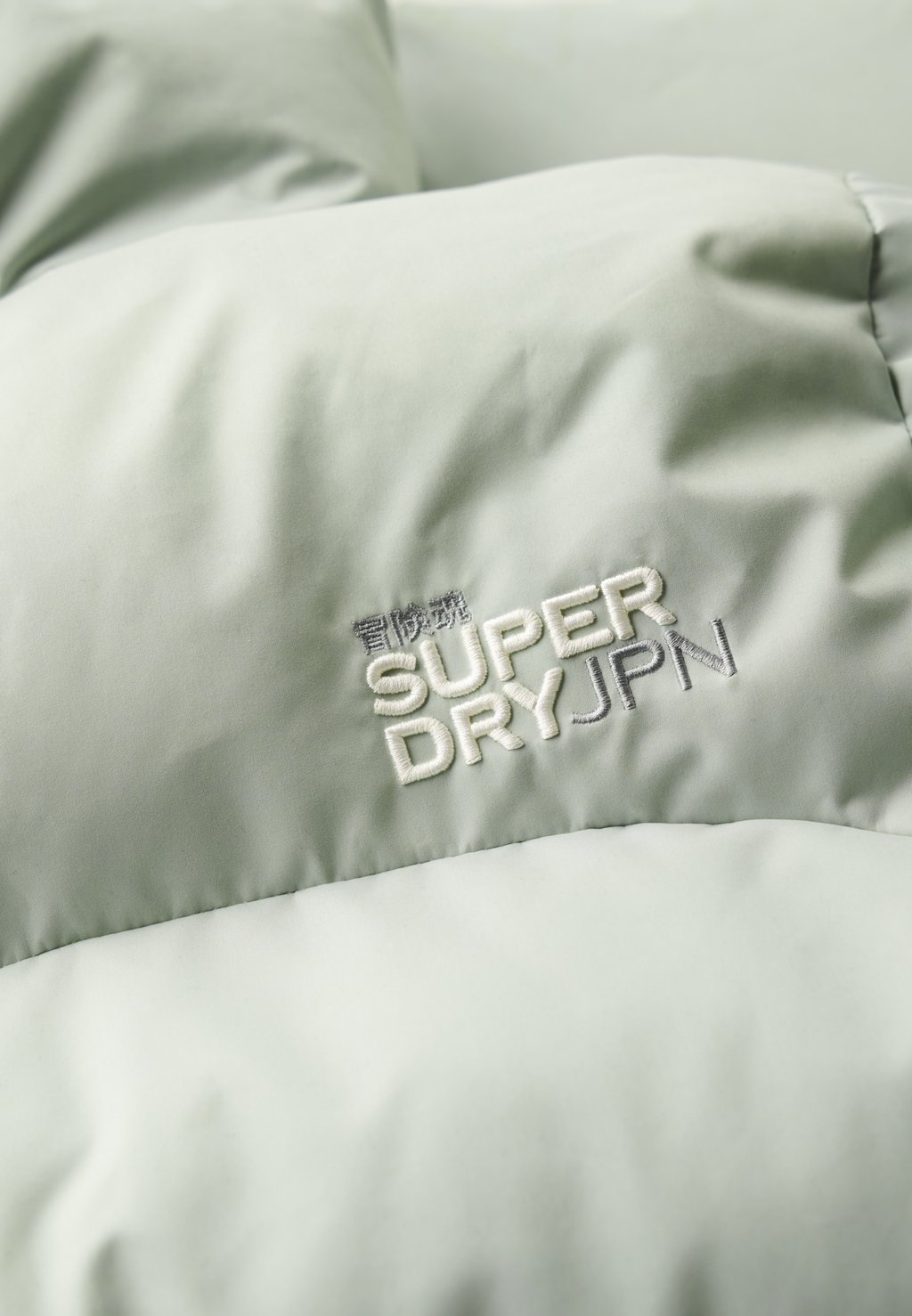 

Зимнее пальто PUFFER Superdry, светло-серый