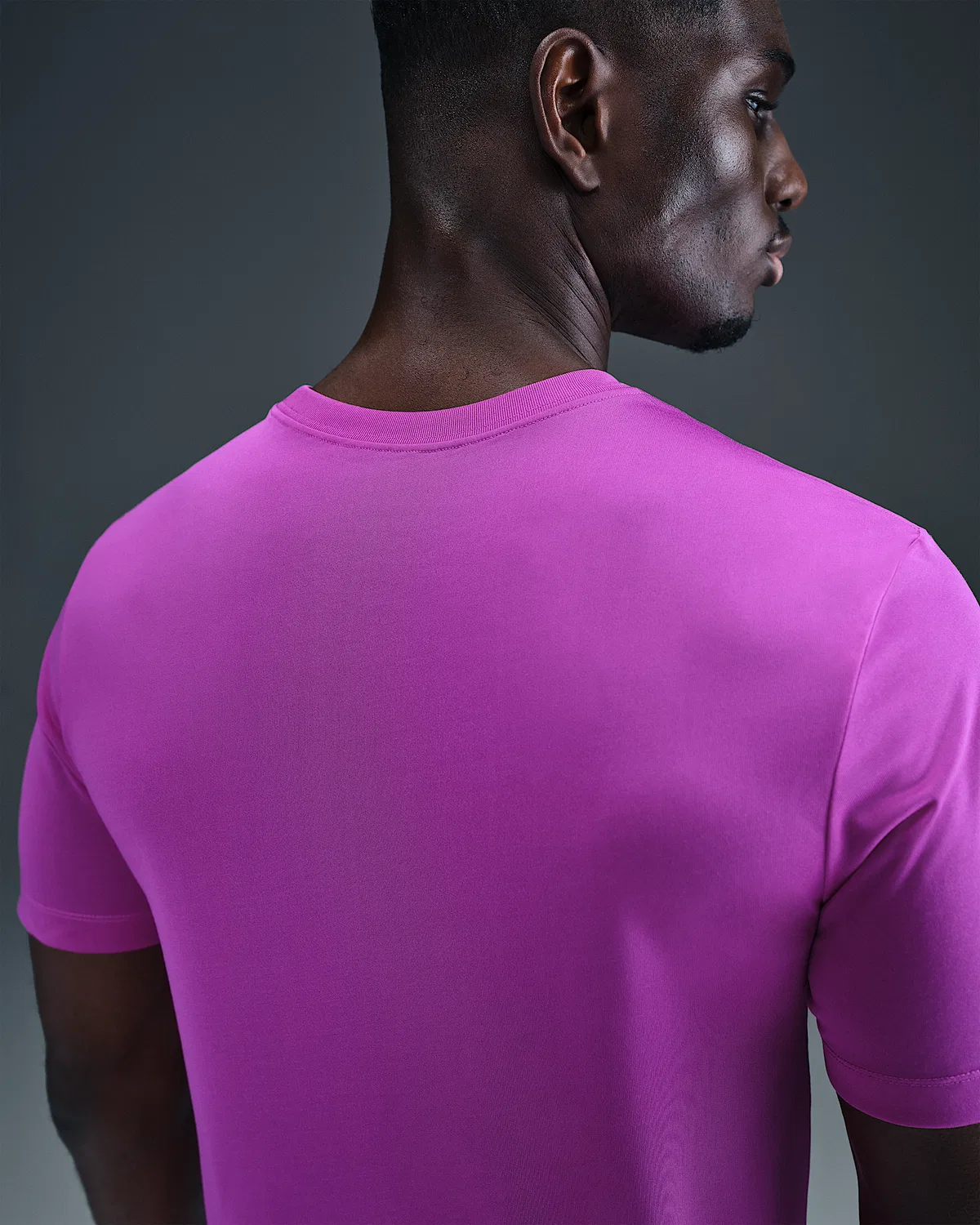 Мужская фитнес-футболка Nike Dri-FIT Legend, Vivid Purple/Black — фото 2