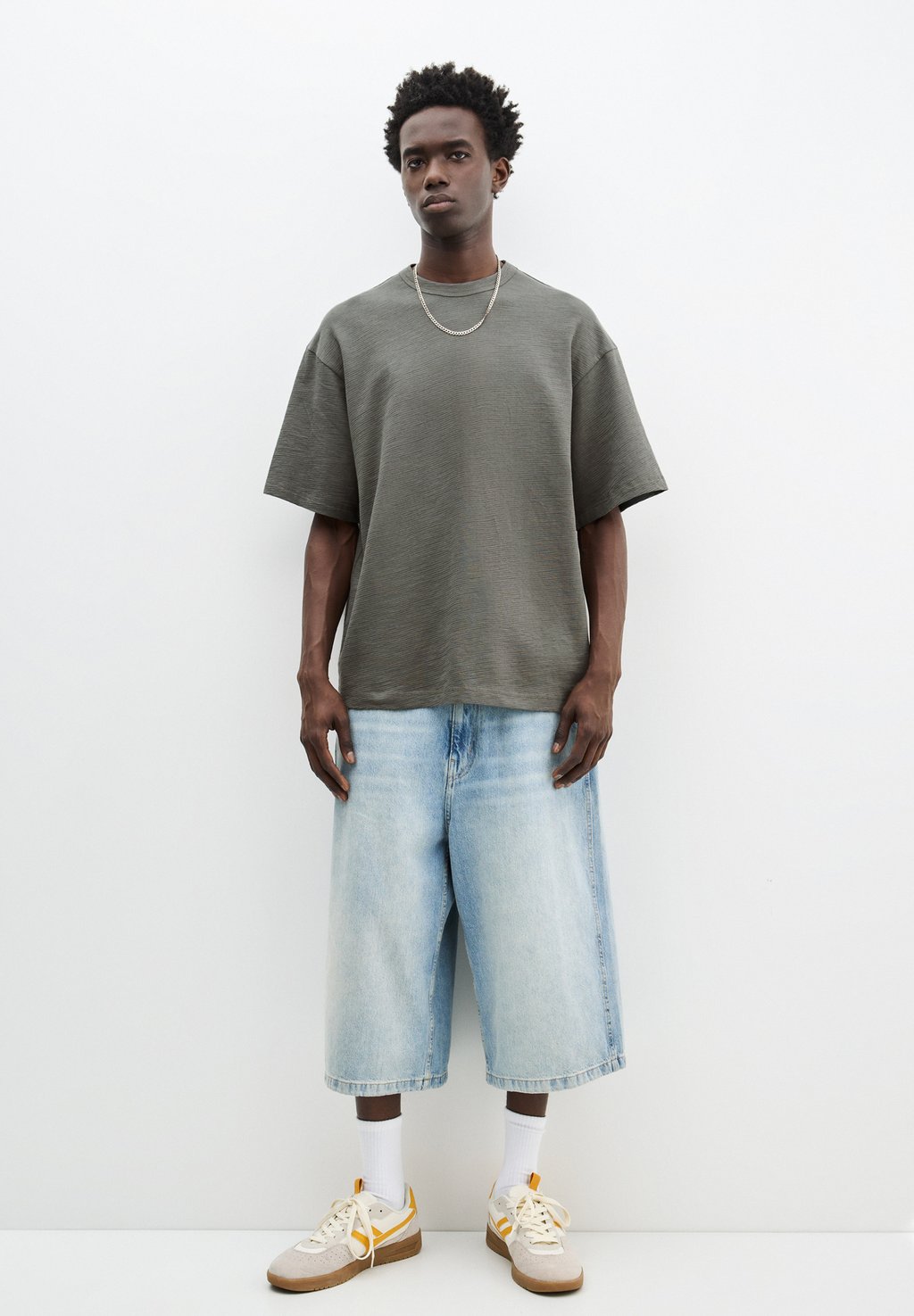 

Базовая футболка SHORT SLEEVE PULL&BEAR, серый