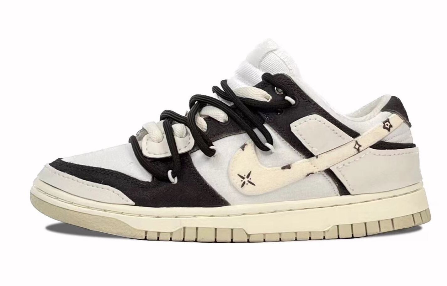

Кроссовки Nike Dunk Skateboarding Shoes Women's Low-top Fossil/Black/Fossil, черный