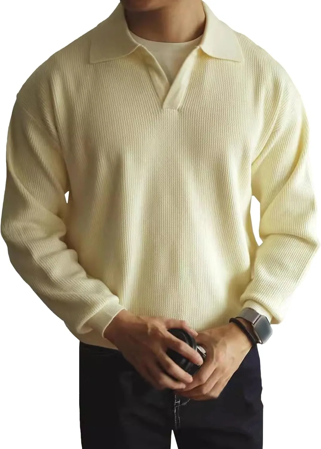 

Мужской свитер с воротником V-образной формы и кабельной вязкой