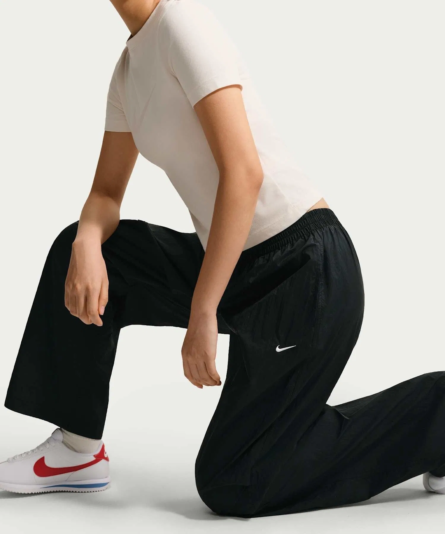 Женские UV брюки Nike Sportswear из нейлона чёрные — фото 4