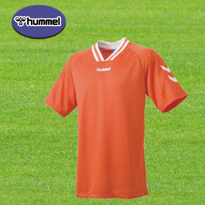 Детская футбольная футболка от Hummel