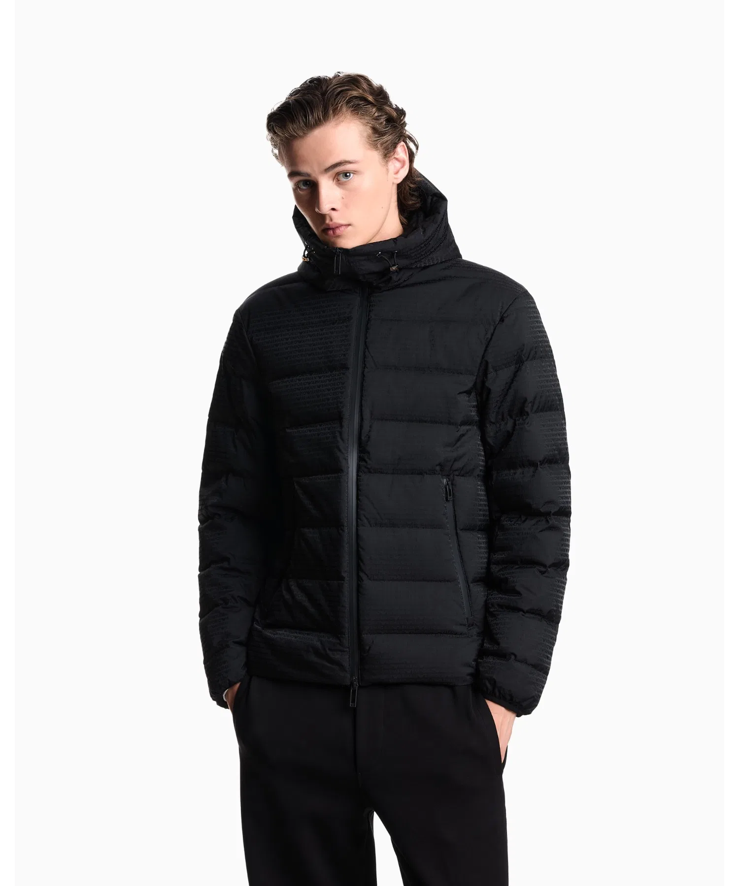 【Emporio Armani】Пуховая куртка с капюшоном, нейлоновая стеганая подкладка, жаккардовая надпись с логотипом — фото 3