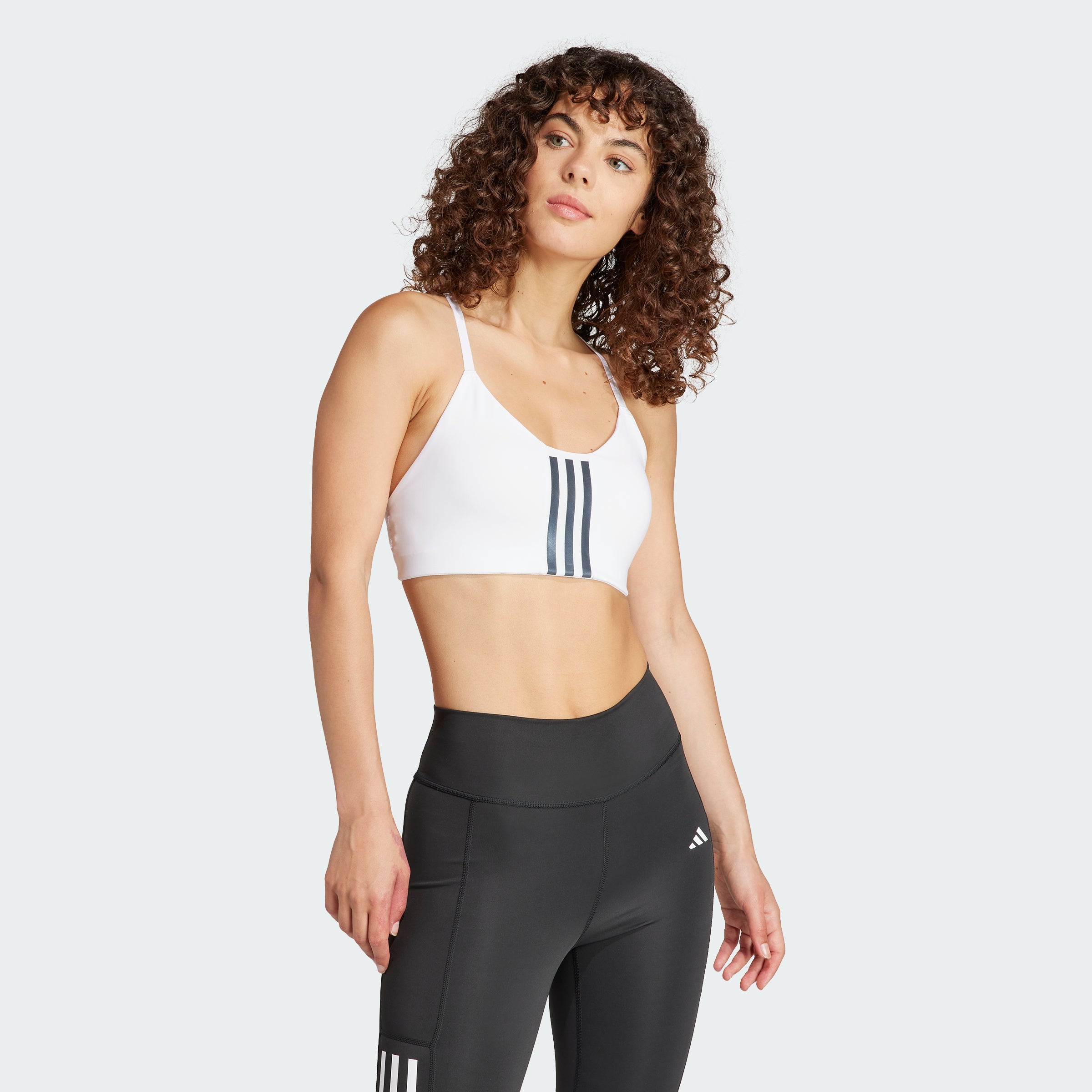 

Женский бюстгальтер adidas Aeroimpact Training Light-Support, белый/черный
