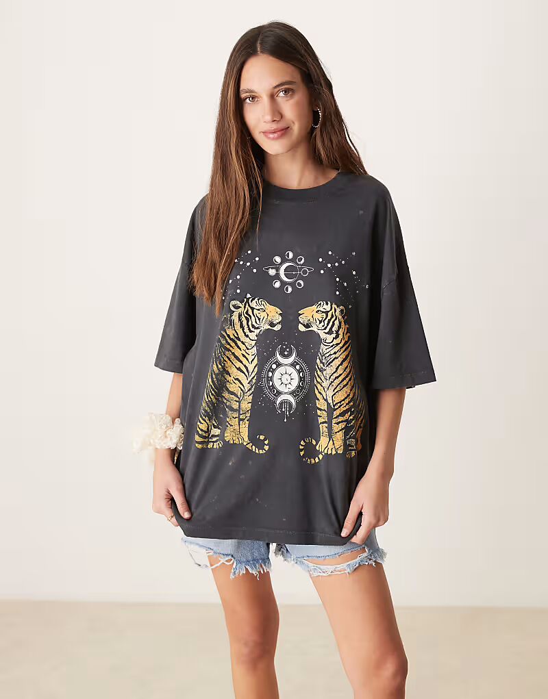 

Футболка свободного кроя ASOS DESIGN с принтом тигра в стираном угольном цвете