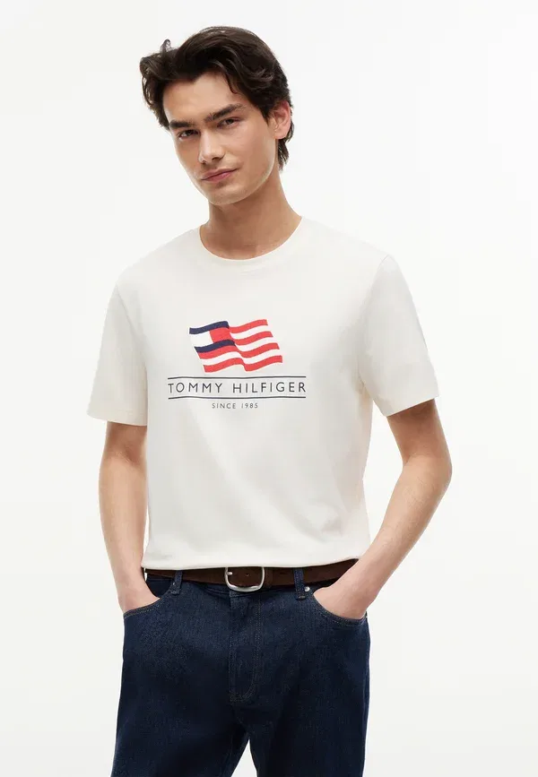 Футболка Tommy Hilfiger Main Flag Regular Tee Americana Capsule Print T-Shirt, слоновая кость