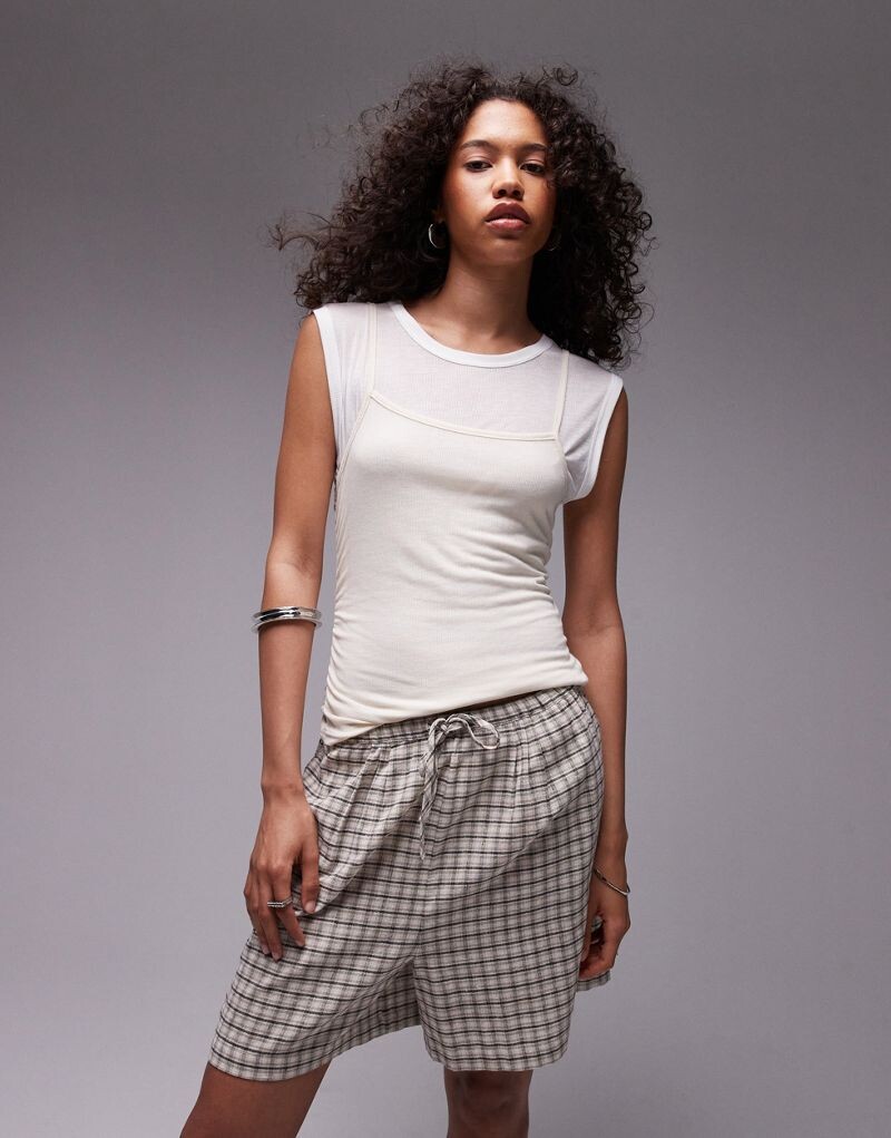 

Topshop — базовый прозрачный двухслойный топ без рукавов нейтрального тона премиум-класса