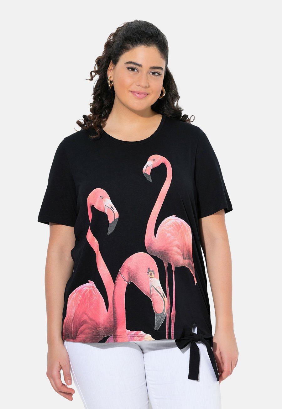 

Футболка Ulla Popken FLAMINGO SHORT SLEEVE GRAPHIC , Black, Черный, Футболка Ulla Popken FLAMINGO SHORT SLEEVE GRAPHIC , Black