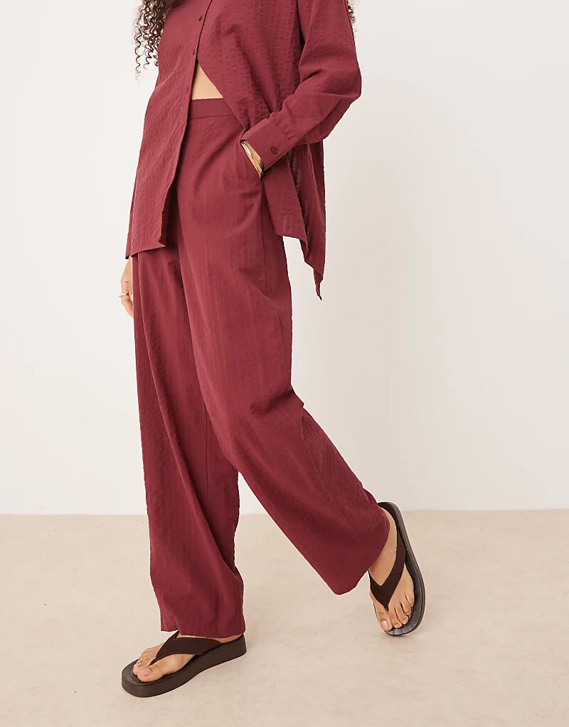 

Свободные брюки-клеш из сирсакера ASOS DESIGN бордового цвета