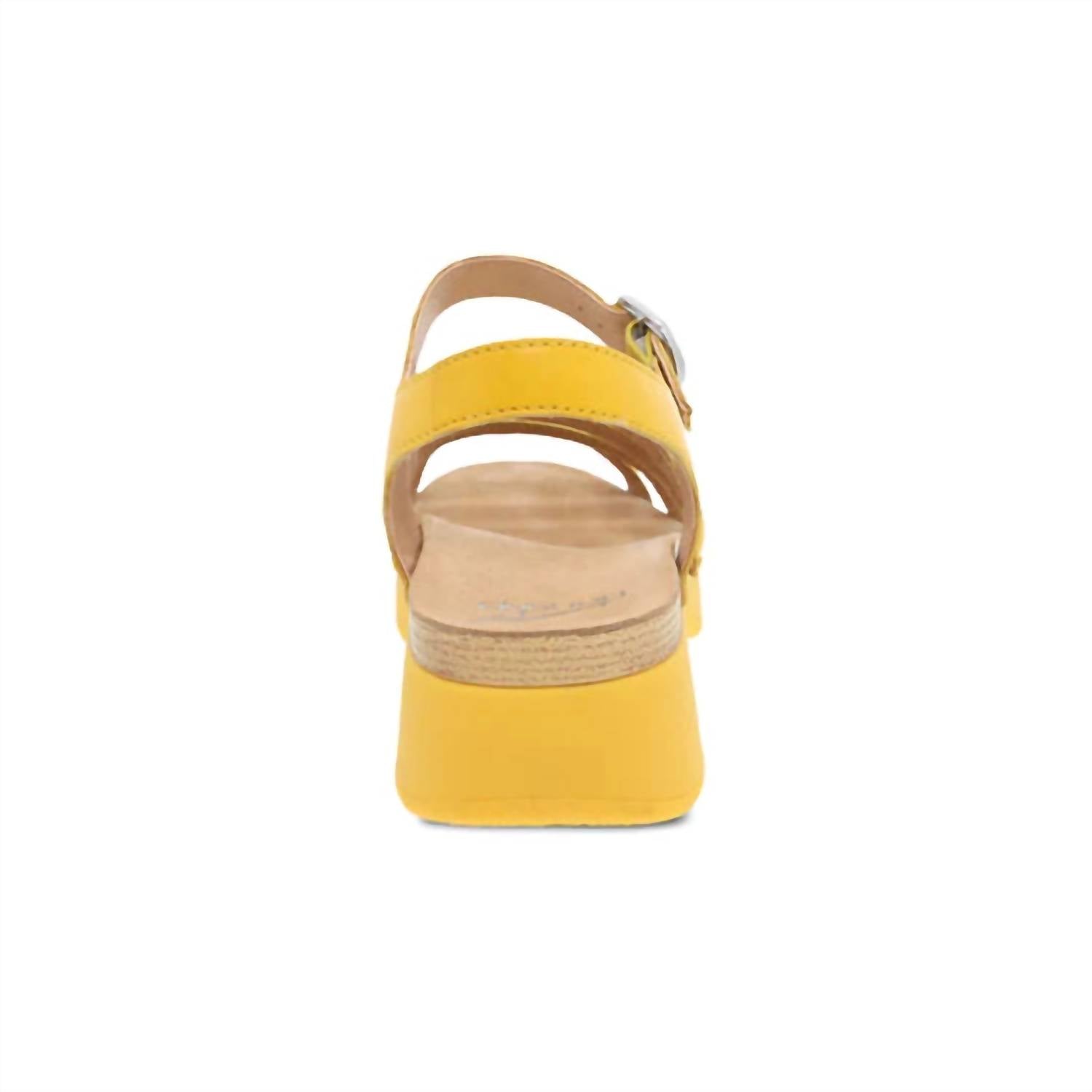 Женские сандалии Roxie Strappy Bright желтого цвета dansko — фото 4