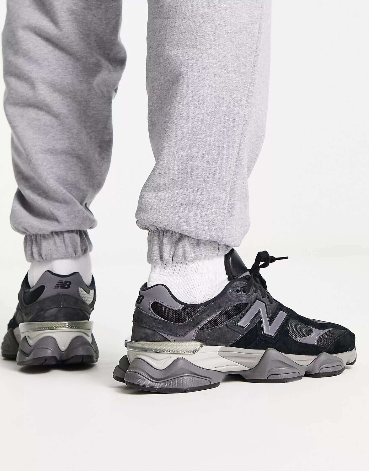 Кроссовки New Balance 9060 черного и темно-серого цветов — фото 2