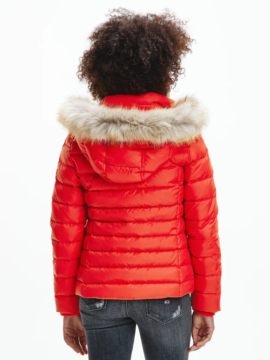 Пуховик Tommy Jeans "BASIC HOODED DOWN JACKET", с капюшоном, с искусственным мехом на капюшоне и флажком с логотипом Tommy Jeans, красный — фото 2