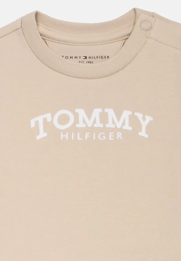 Футболка с длинными рукавами и текстурированным логотипом. Tommy Hilfiger, Gulf Sand — фото 3