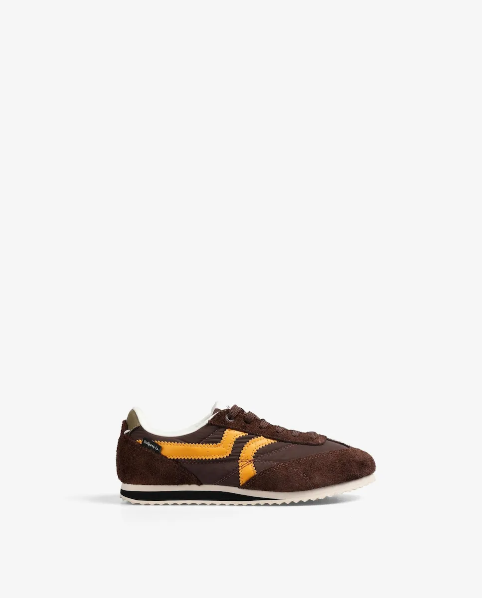 

Детские низкие замшевые кроссовки с контрастными деталями Scalpers, коричневый
