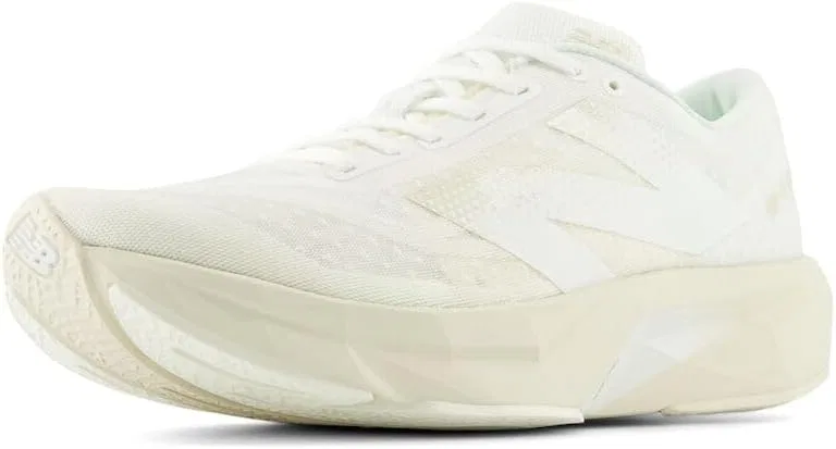 Женские беговые кроссовки New Balance FuelCell Rebel V4, White Linen Sea Salt