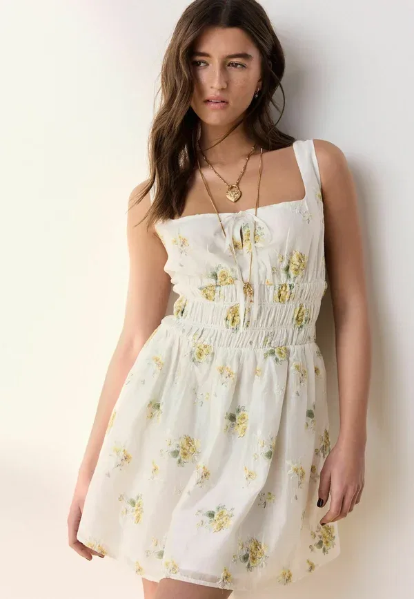 Платье Regular fit Tabitha Simmons x Square Neck Floral Mini Dress, цвет экрю с белым цветочным узором