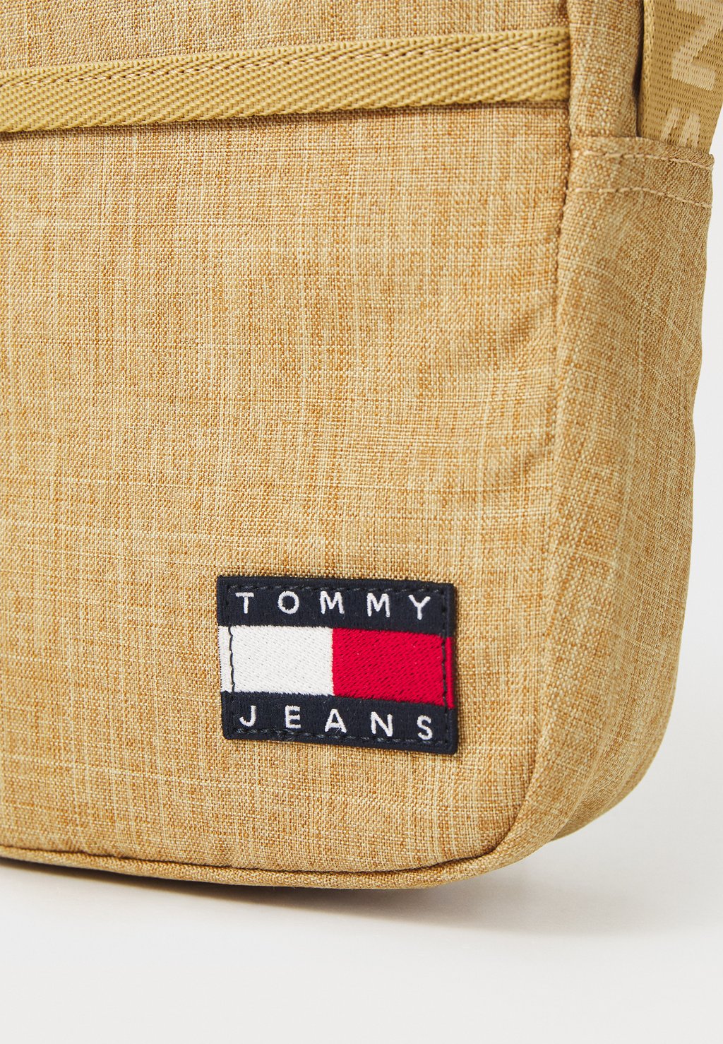 

Сумка через плечо DAILY SEASONAL REPORTER Tommy Jeans, бежевый