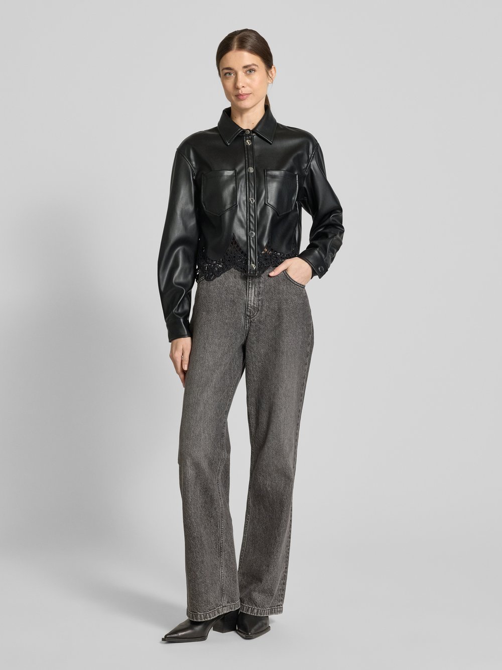 

Блузка свободного кроя из искусственной кожи, модель «CLOTHILDE» Guess, черный