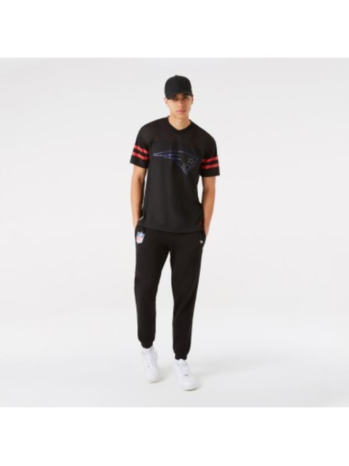 

Футболка черного цвета NEW ERA