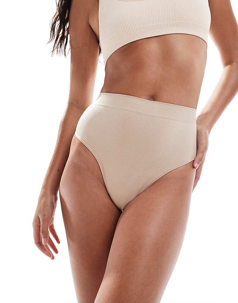 

ASOS DESIGN – Бесшовные гладкие повседневные стринги бежевого цвета
