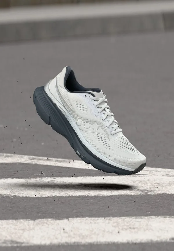 Беговые кроссовки guide 19 Saucony, White/Shadow
