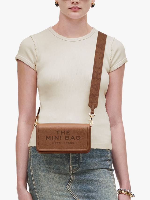 Миниатюрная кожаная сумка кроссбоди Marc Jacobs, Argan Oil — фото 2