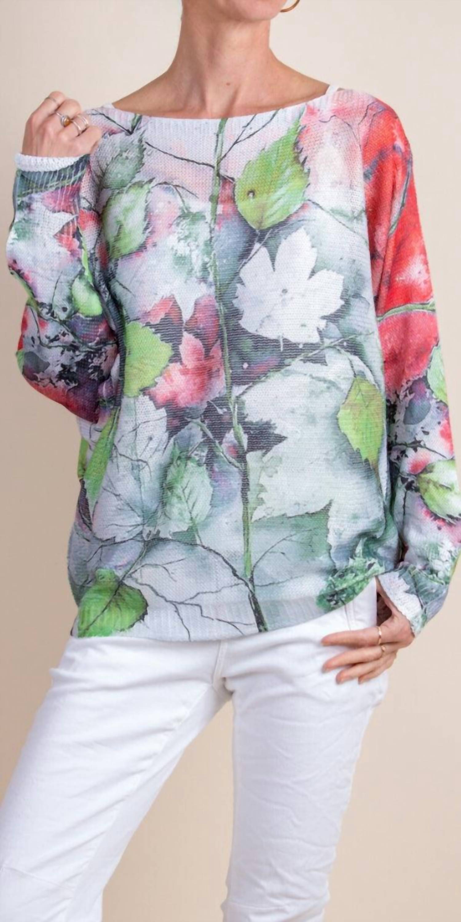 

Дарья Свитер с батманами в осенней листве бело-красный GIGI MODA