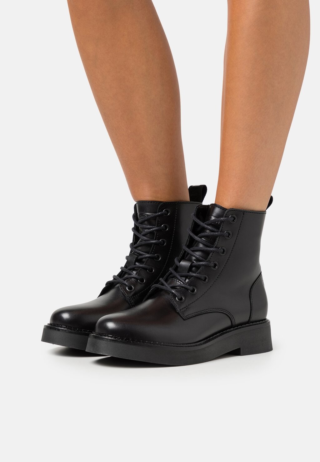 

Ботинки на платформе Tommy Jeans LACE UP FLAT BOOT, черный