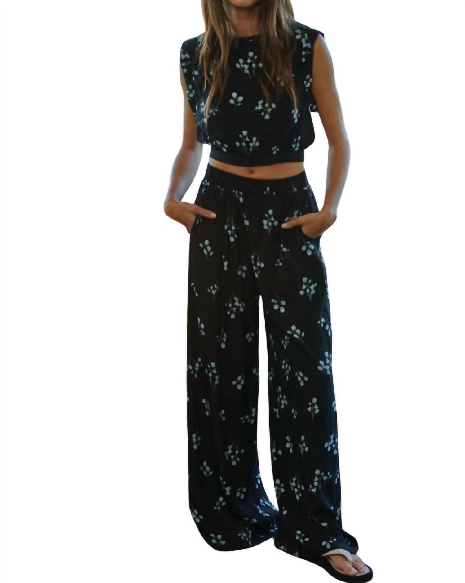 

Штаны Montana Woven Floral черного цвета By Together