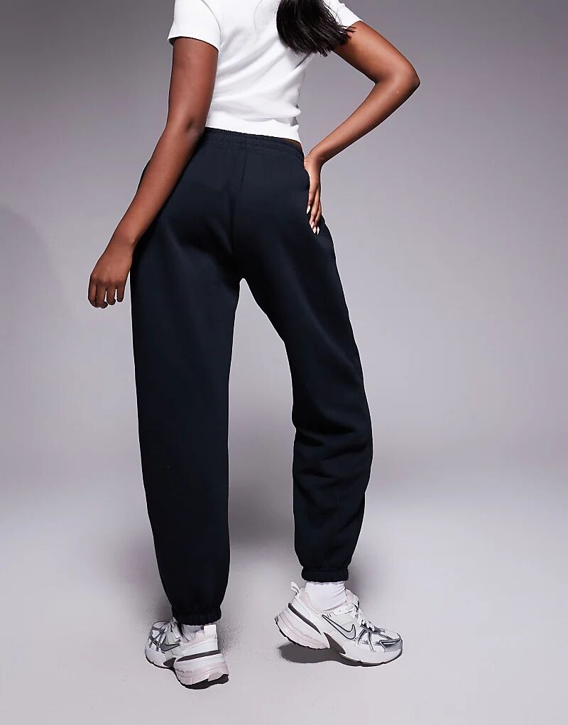 Джоггеры Nike Phoenix Fleece с высокой талией и манжетами свободного кроя, черного цвета — фото 4