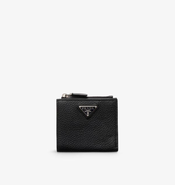 

Маленький кожаный кошелек с логотипом-пластикой Prada, черный