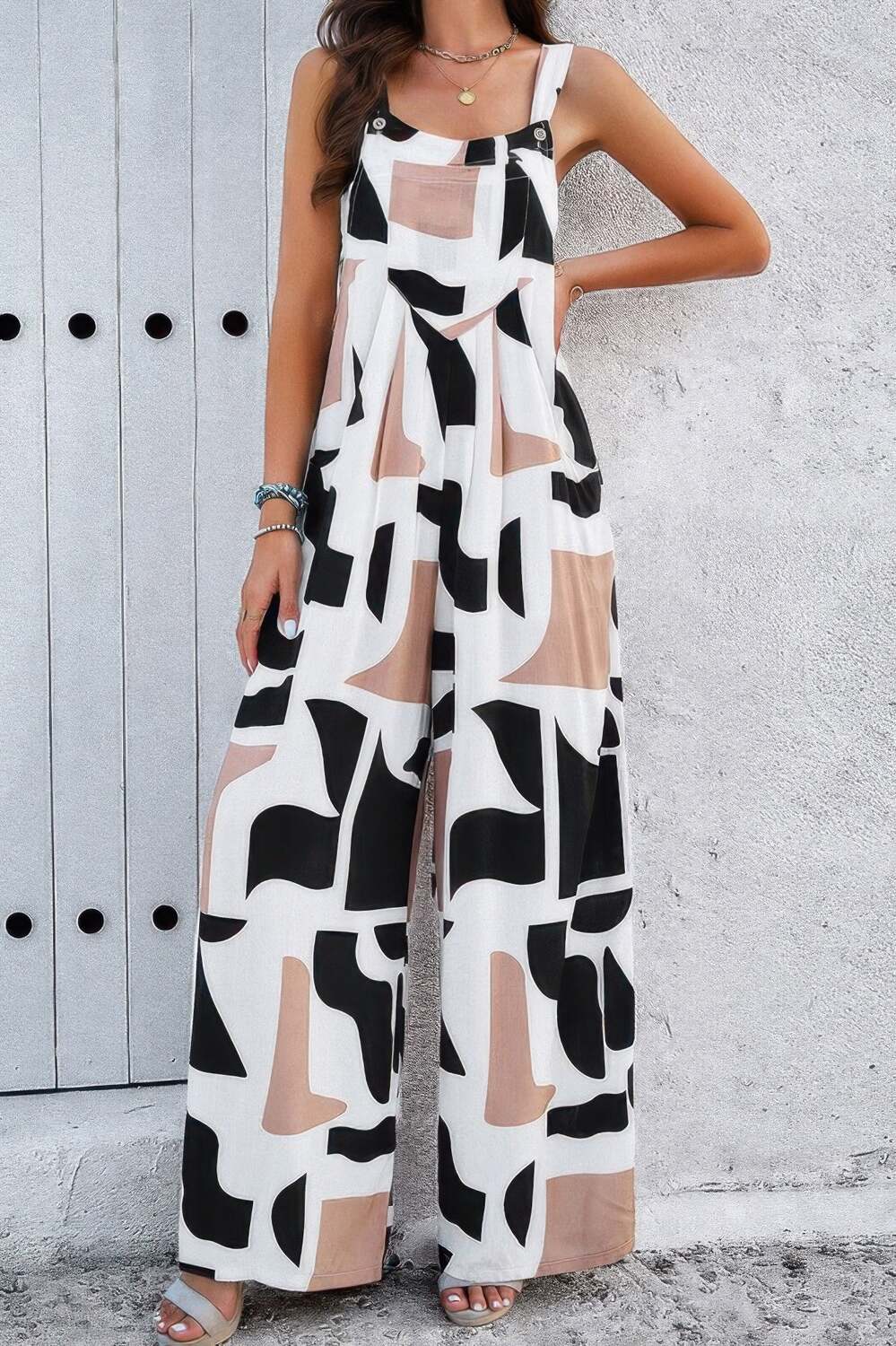 

Гео-принт комбинезон без рукавов с присборенными деталями и карманами TRUEDAMES, коричневый