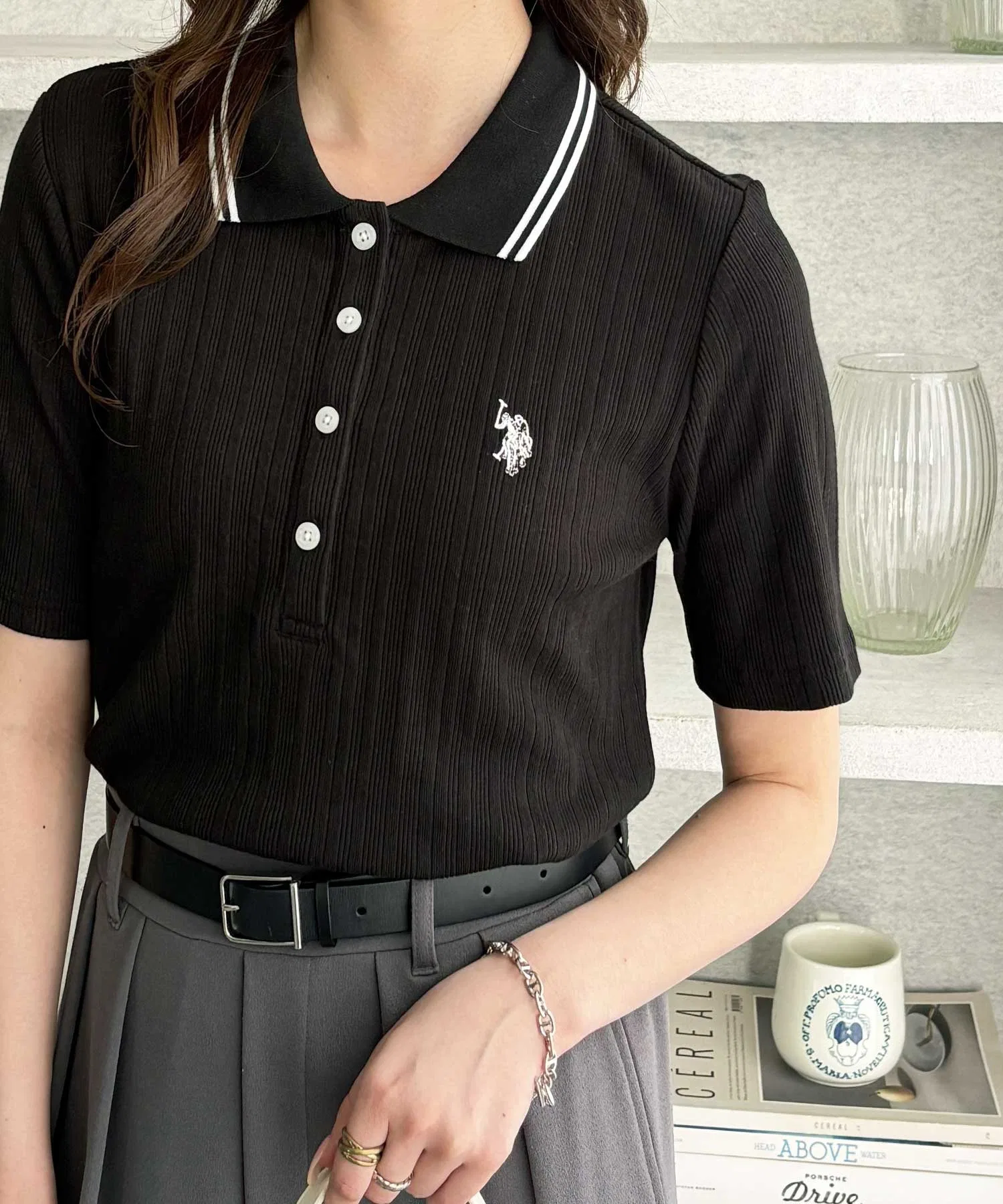 Эксклюзивная рубашка-поло GeeRA [US POLO ASSN.] с воротником-поло, рваной окантовкой и вышивкой в одну точку. — фото 2