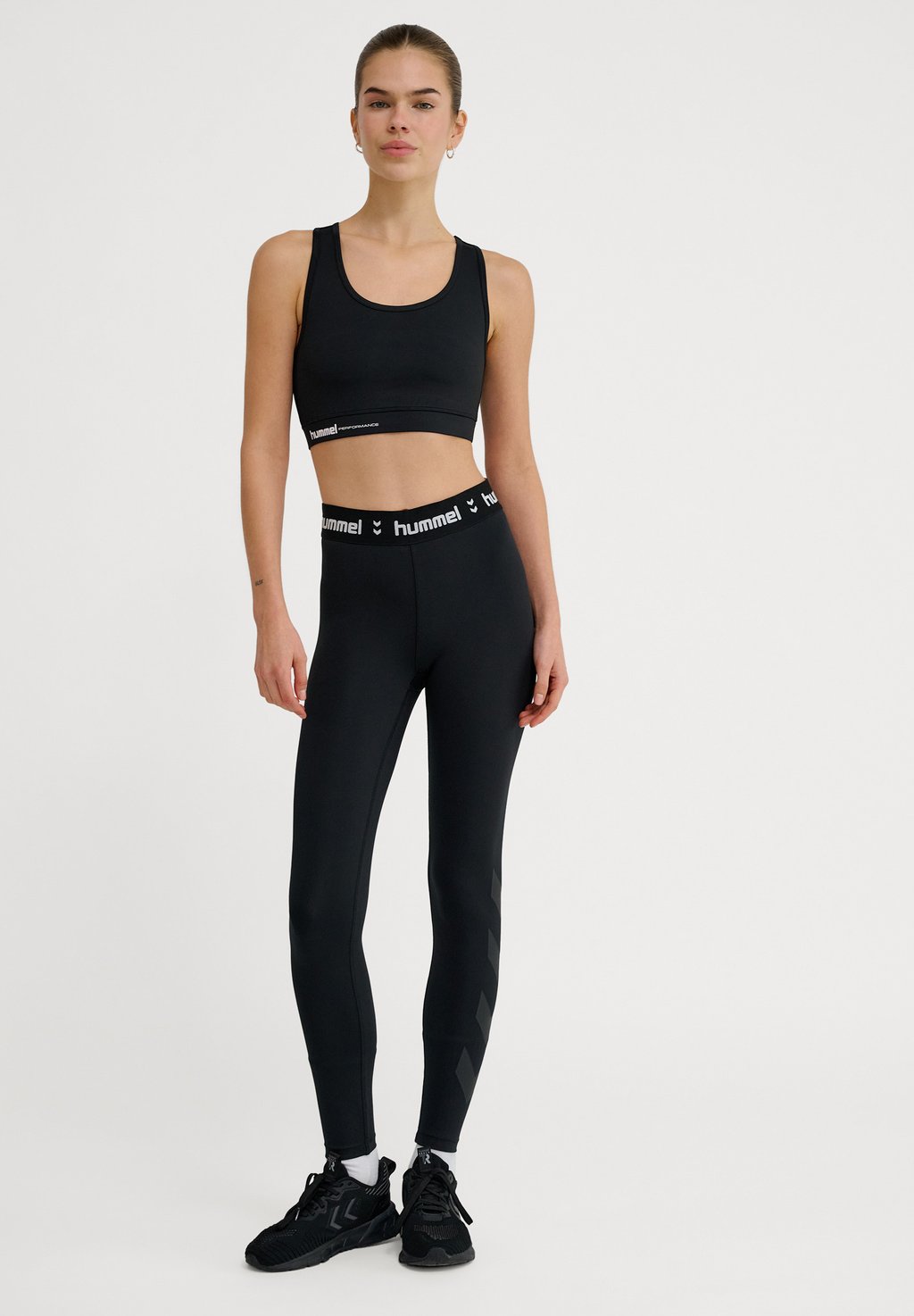 

Спортивный бюстгальтер PULSE Hummel, черный