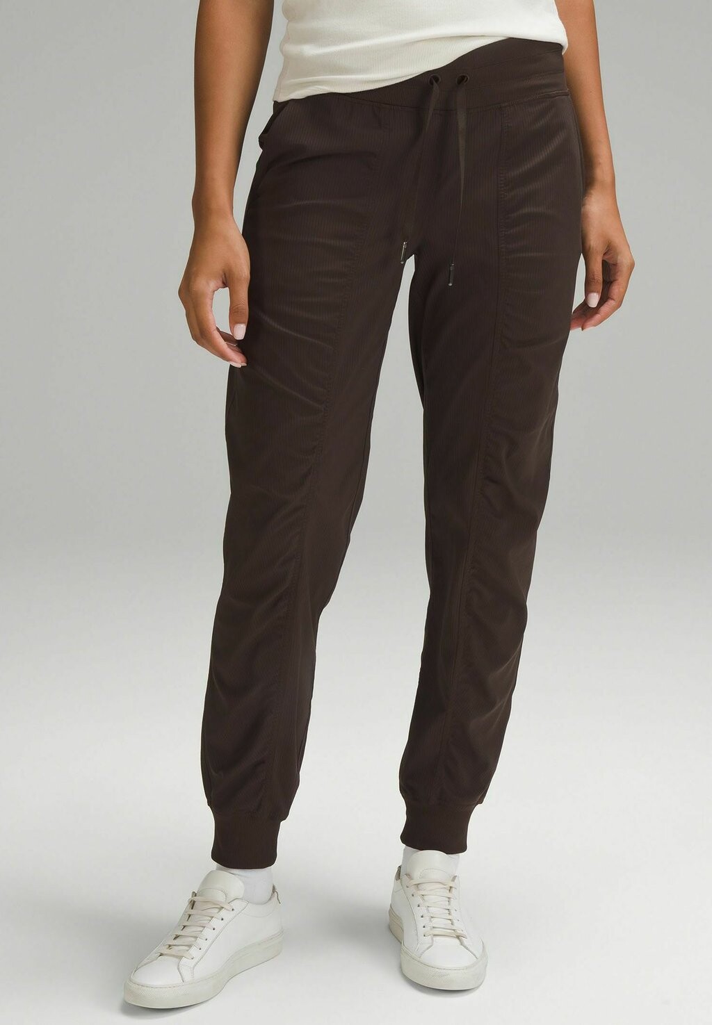 

Спортивные брюки Dance Studio Mid-Rise Jogger lululemon, цвет espresso