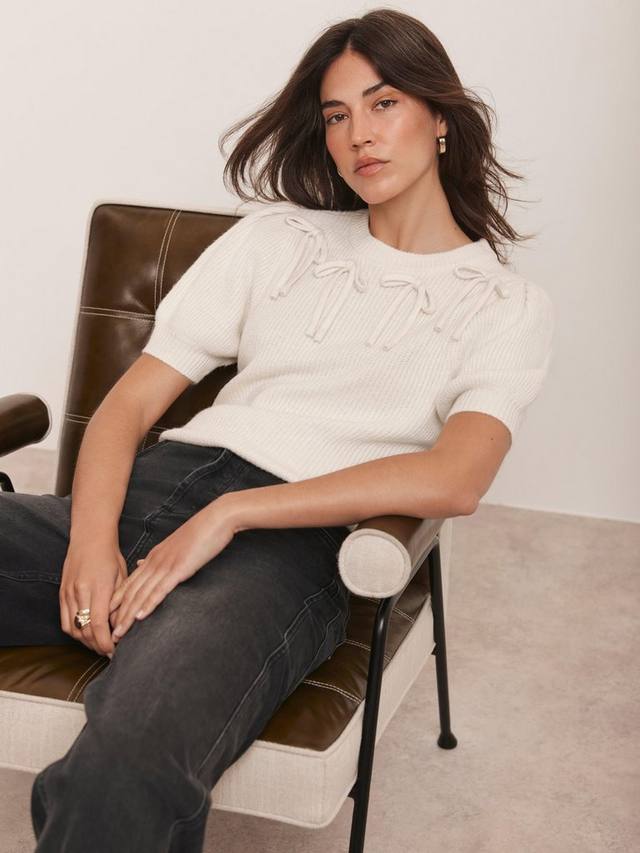 

Топ с коротким рукавом и круглым вырезом, украшенный бантом Mint Velvet