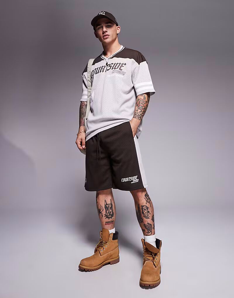 

Свободные шорты с логотипом Sports и контрастной вставкой коричневого цвета Courtside