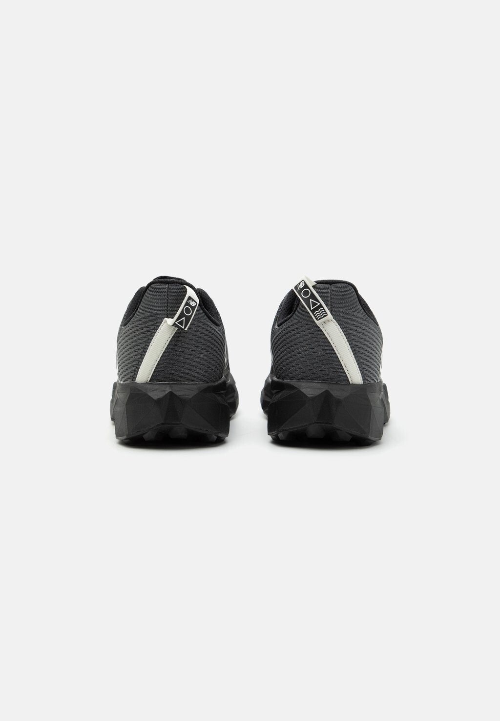 

Кроссовки FUELCELL VENYM New Balance, черный