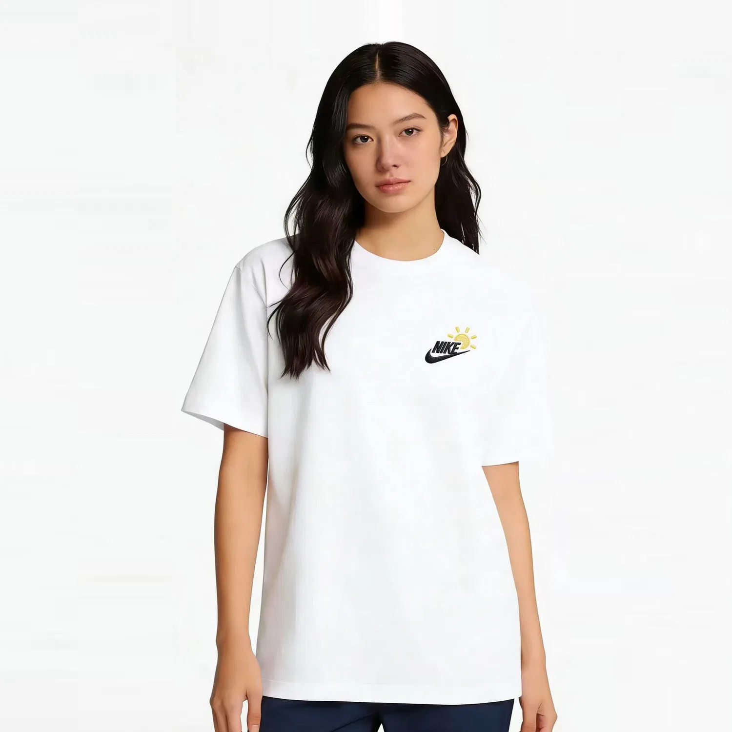 Футболка Sportswear унисекс с круглым вырезом, прямой крой Nike, Halogen Heater White — фото 4