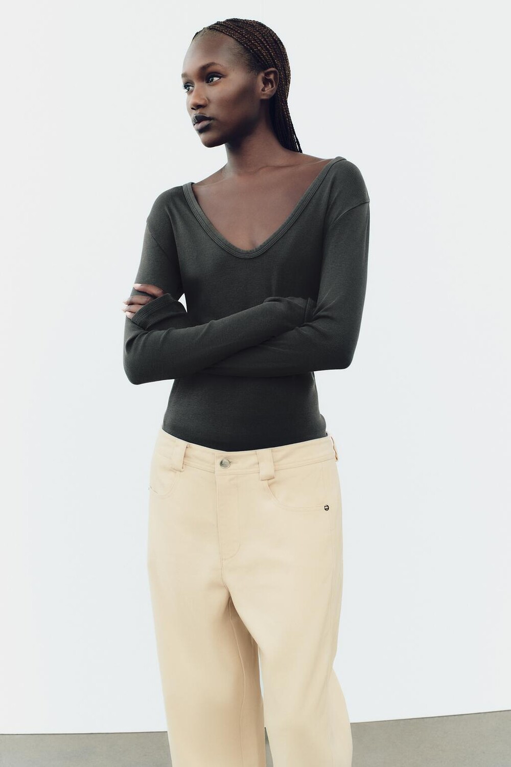 

Выцветевшая рубчатая футболка ZARA, цвет charcoal
