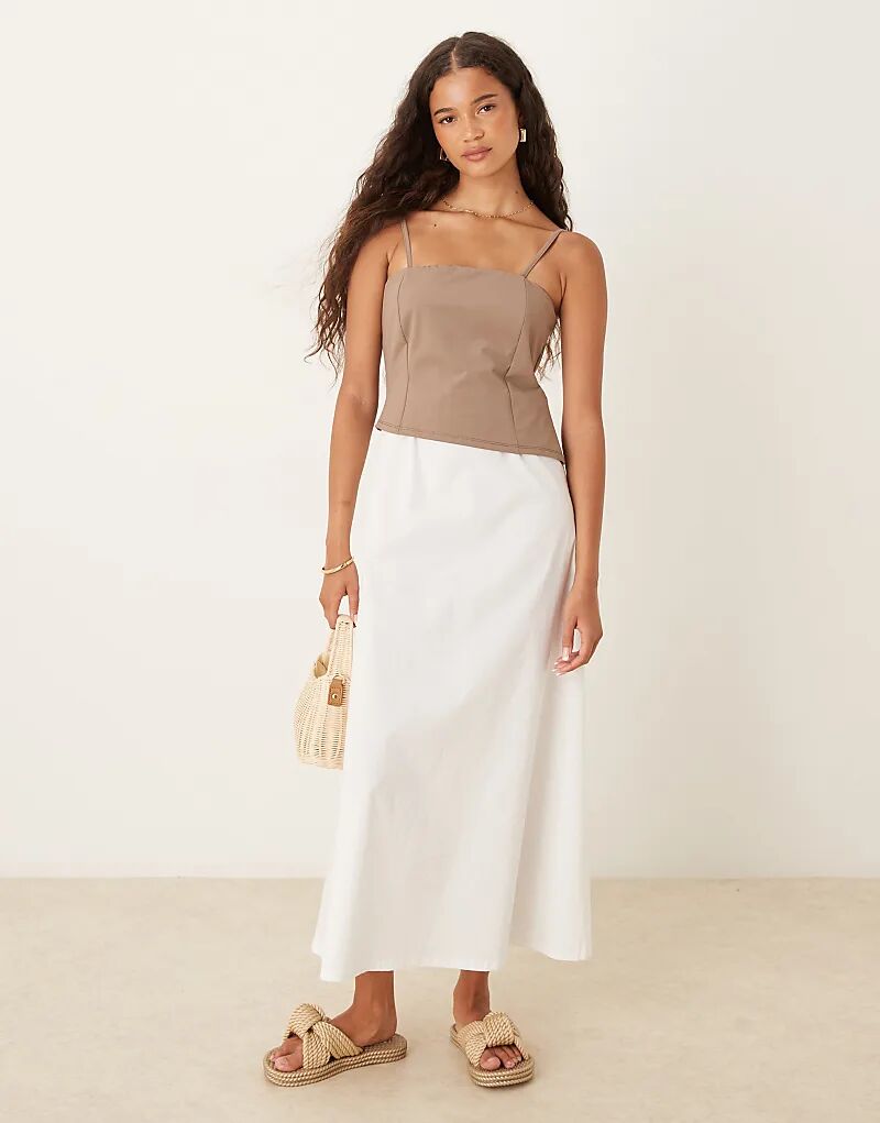 

Платье макси ASOS DESIGN на бретелях с юбкой из поплина цвета мокко