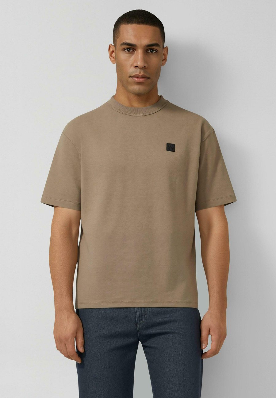 

Футболка s.Oliver Basic T-shirt, Hellbraun/Light Brown, Коричневый, Футболка s.Oliver Basic T-shirt, Hellbraun/Light Brown