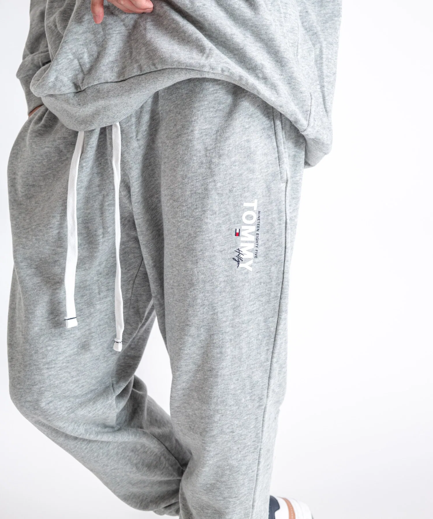 【TOMMY HILFIGER】Спортивные штаны, на флисовой подкладке, легкие, для отдыха дома — фото 4