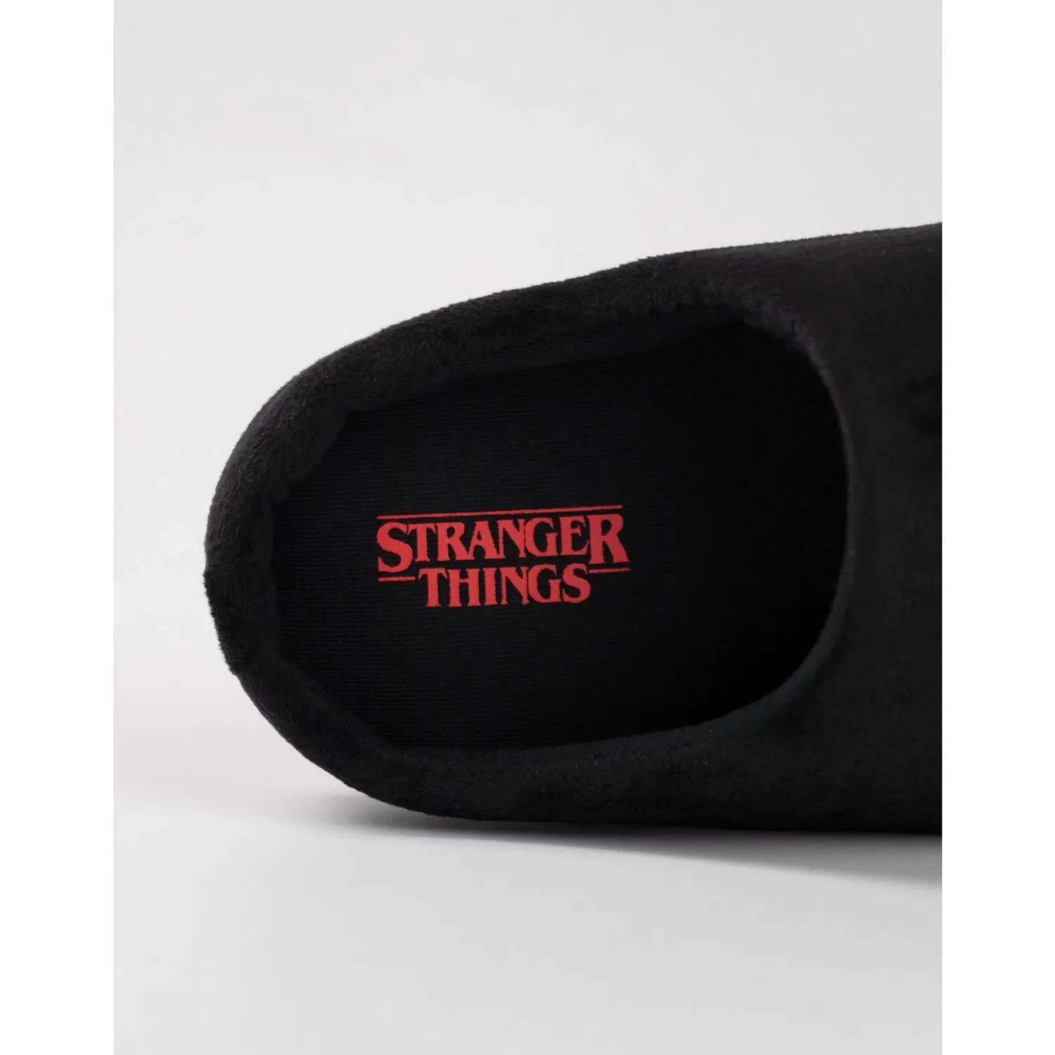 Тапочки-мулы детские с логотипом Stranger Things, черный — фото 4